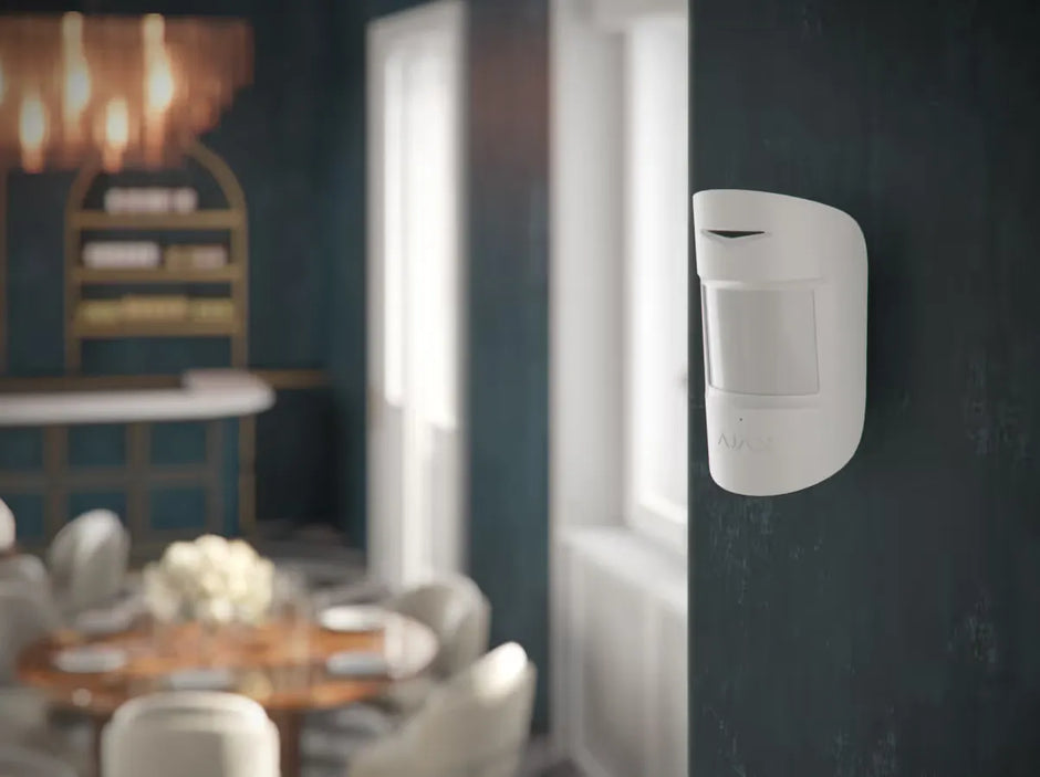 28267.06.WH3 : Ajax CombiProtect (9NA) White – Wireless PIR Motion & Glass Break Detector.